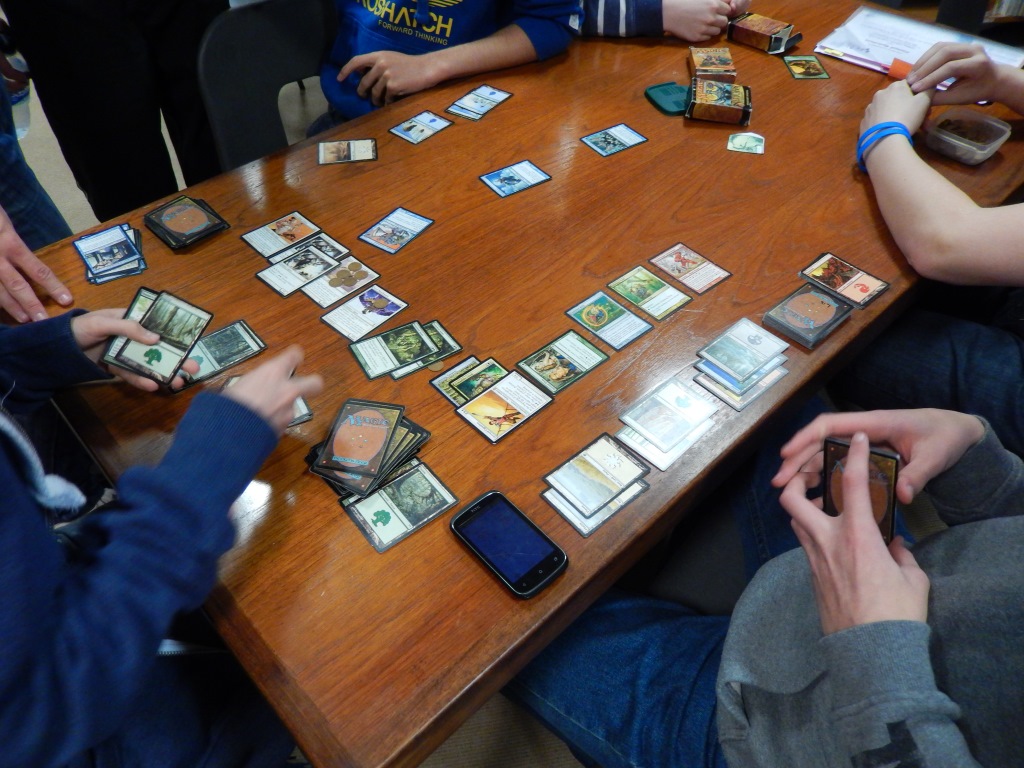 Pessoas jogando Magic